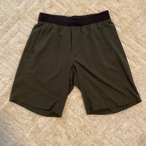 Men’s Lululemon shorts Sz. L